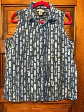 Easy Spirit Women's Blue Batik 100% Linen Sleeveless Button-Up Blouse - Size L